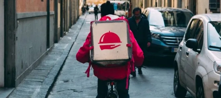 Vers une reconnaissance du statut de salarié pour les livreurs à vélo : la perspective d’un riche contentieux